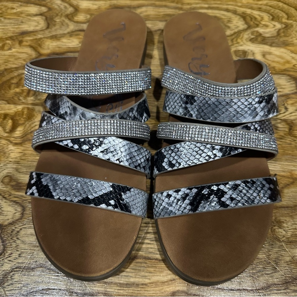 Very G rhinestone & snake skin print sandals Sz 8.5